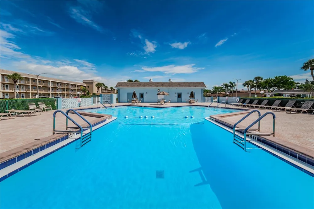 542 BOCA CIEGA POINT BOULEVARD #2108 Madeira Beach, FL 33708