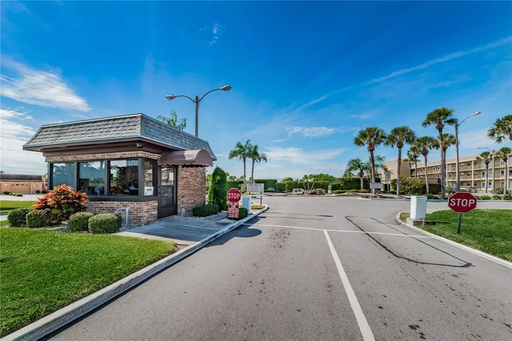 542 BOCA CIEGA POINT BOULEVARD #2108 Madeira Beach, FL 33708