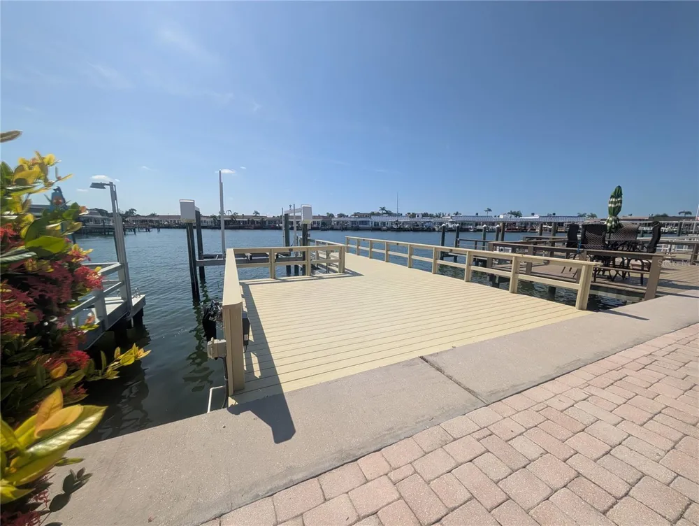 542 BOCA CIEGA POINT BOULEVARD #2108 Madeira Beach, FL 33708
