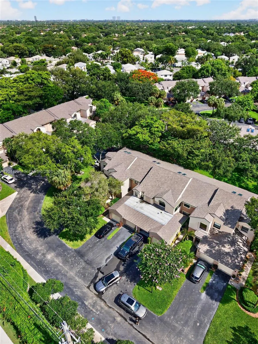 73 NW 98th Ter Plantation, FL 33324