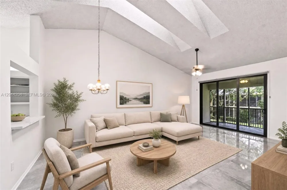73 NW 98th Ter Plantation, FL 33324