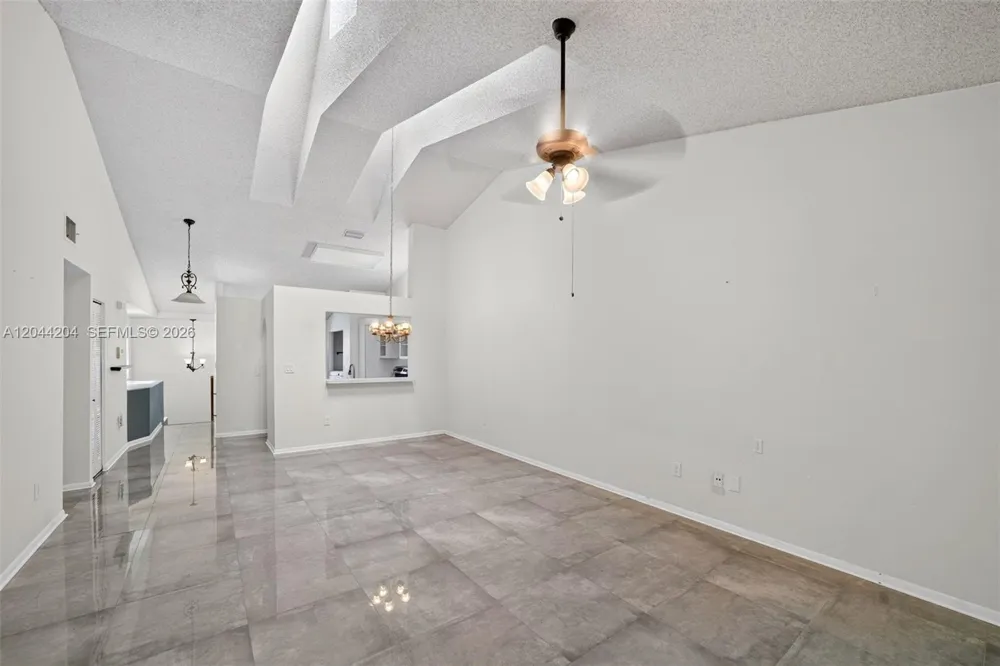 73 NW 98th Ter Plantation, FL 33324