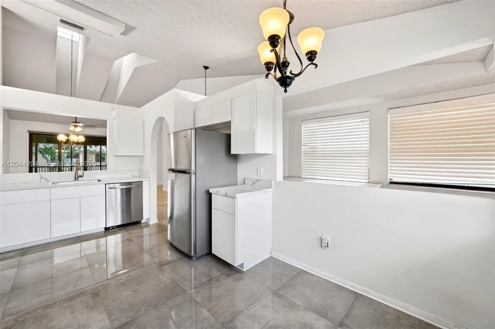 73 NW 98th Ter Plantation, FL 33324