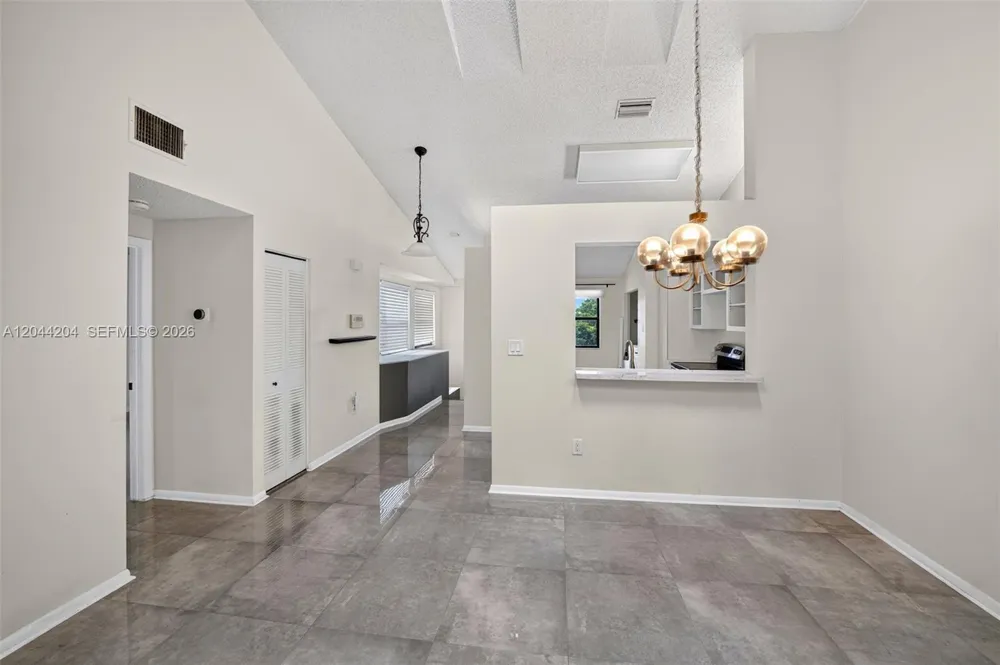 73 NW 98th Ter Plantation, FL 33324