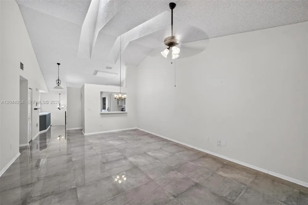 73 NW 98th Ter Plantation, FL 33324