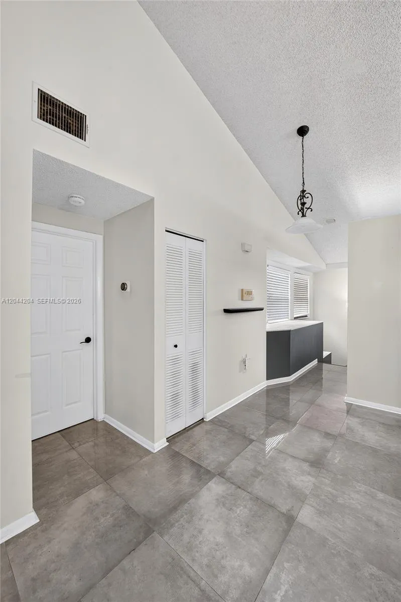 73 NW 98th Ter Plantation, FL 33324