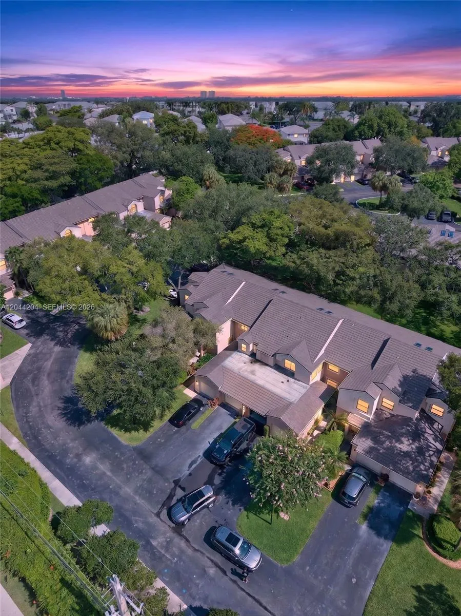 73 NW 98th Ter Plantation, FL 33324