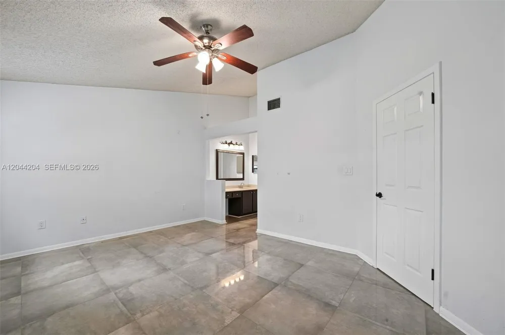 73 NW 98th Ter Plantation, FL 33324