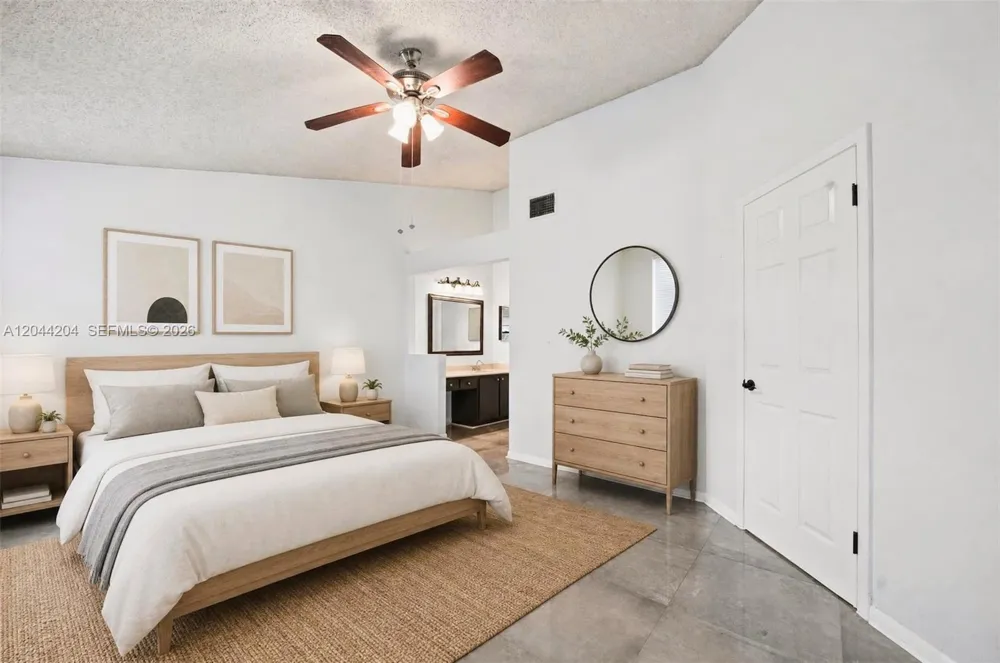 73 NW 98th Ter Plantation, FL 33324