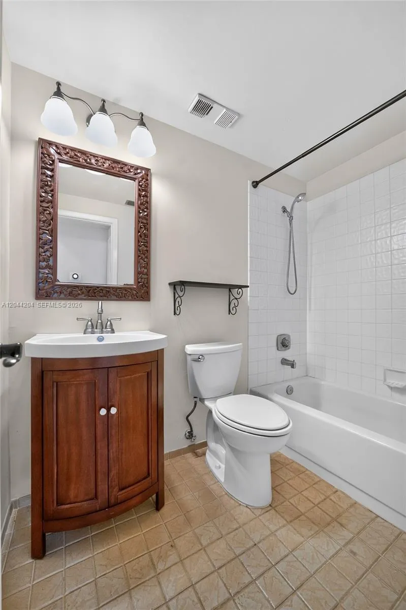 73 NW 98th Ter Plantation, FL 33324