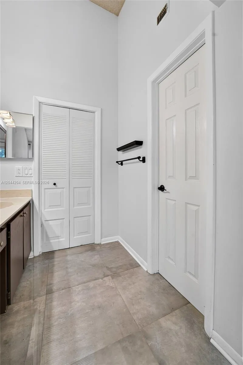 73 NW 98th Ter Plantation, FL 33324