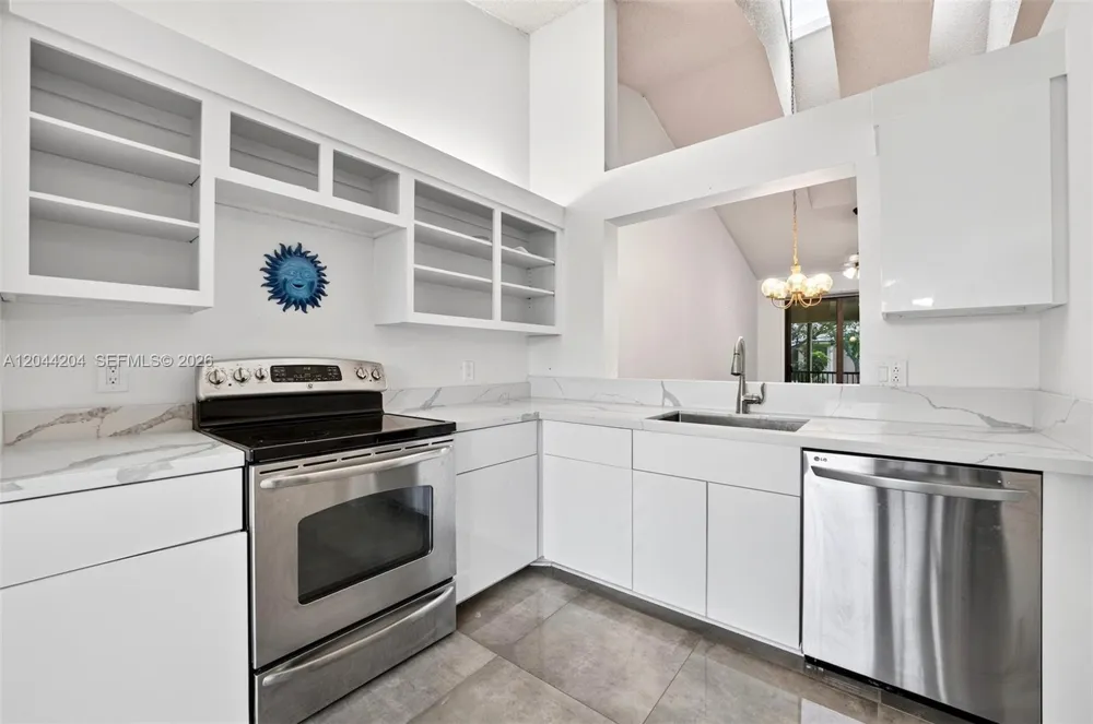 73 NW 98th Ter Plantation, FL 33324