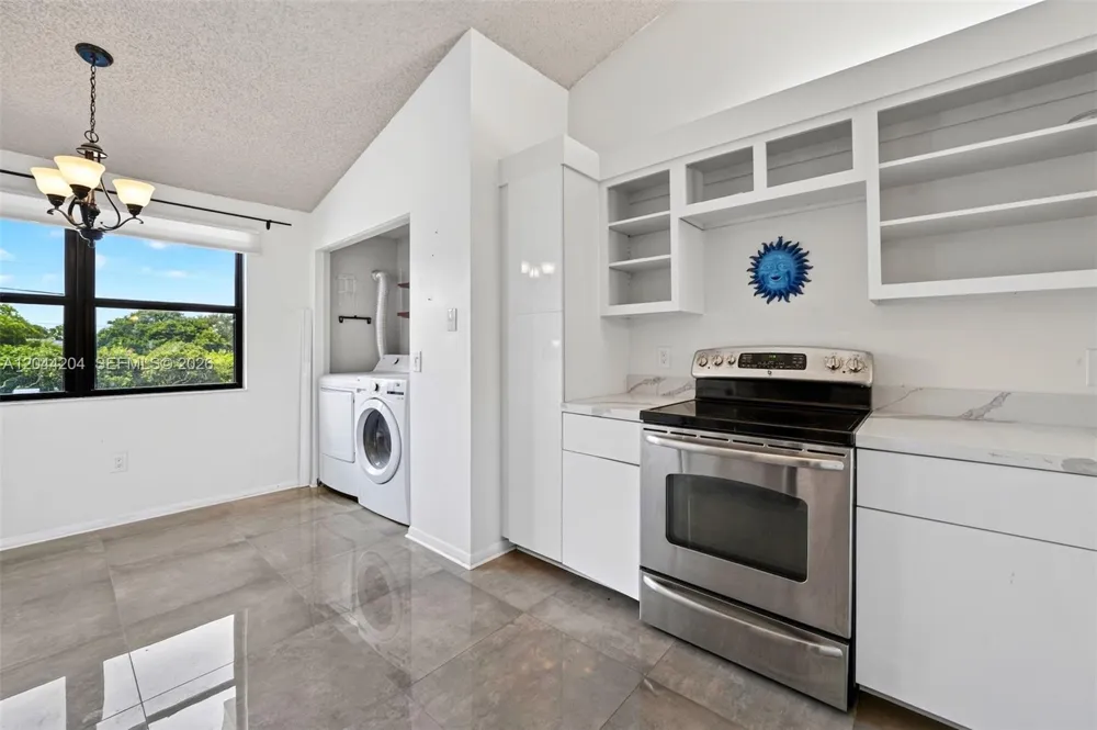 73 NW 98th Ter Plantation, FL 33324