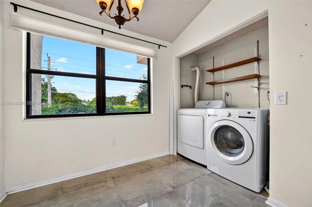 73 NW 98th Ter Plantation, FL 33324