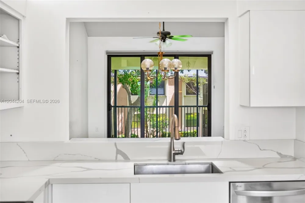 73 NW 98th Ter Plantation, FL 33324