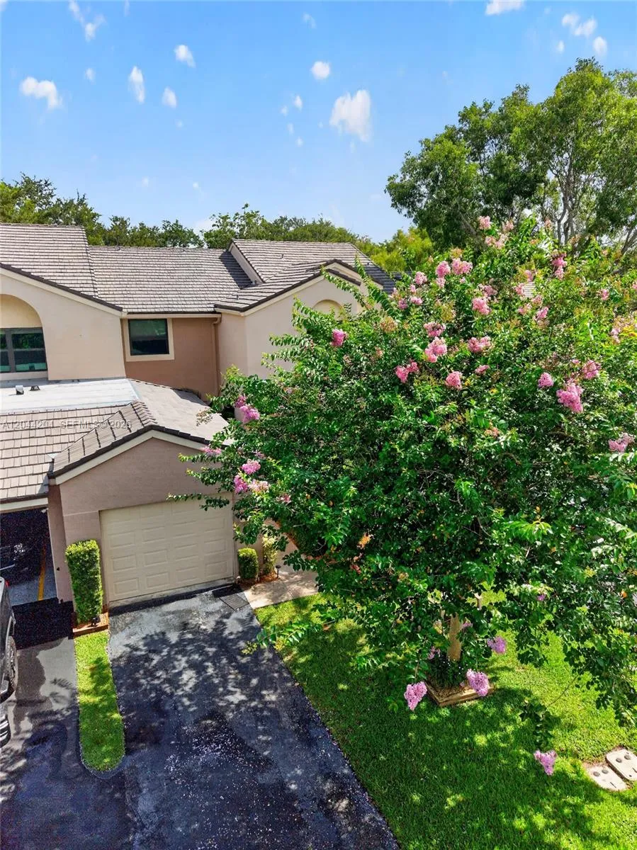 73 NW 98th Ter Plantation, FL 33324
