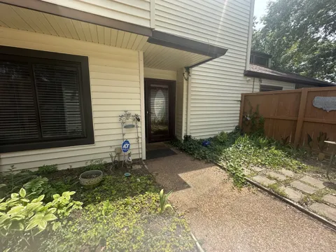 4838 Club Dr