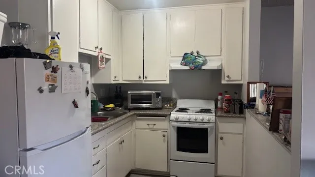 13040 Dronfield #12 Sylmar, CA 91342