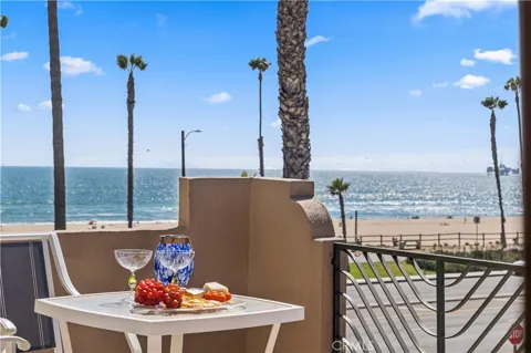 1516 Pacific Coast Highway #304