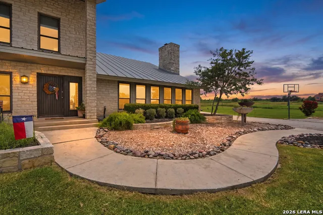 4874 Old Lehmann Kingsbury, TX 78638