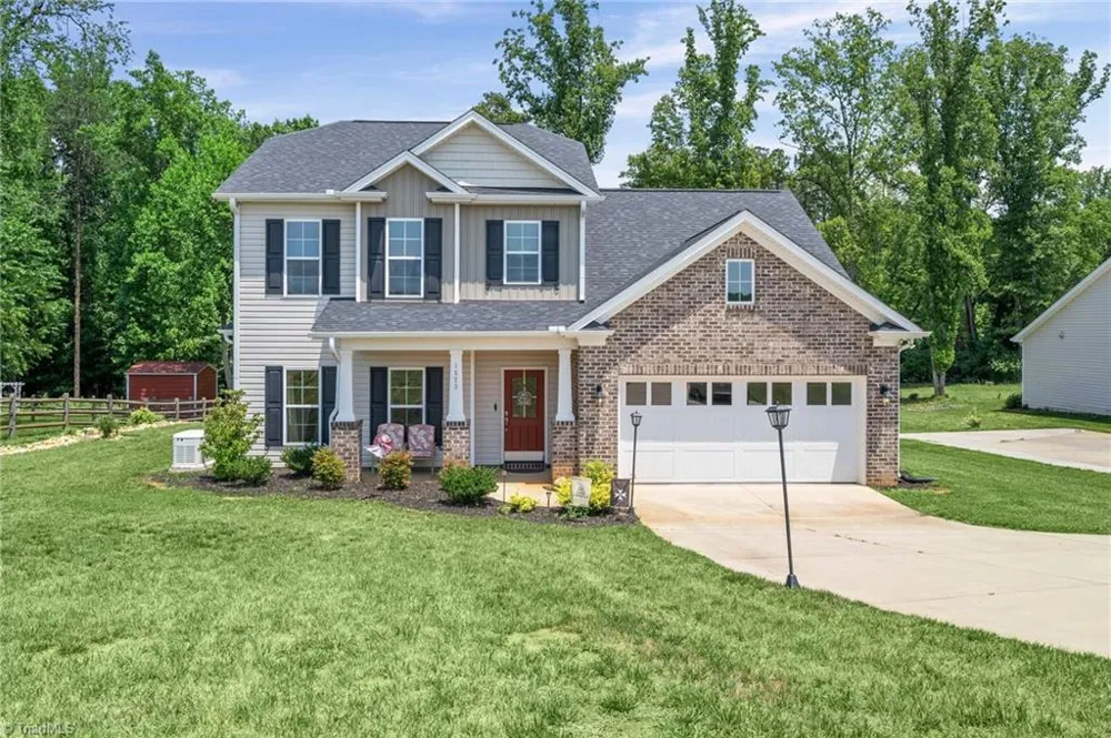 1523 Chickasha Drive Pfafftown, NC 27040