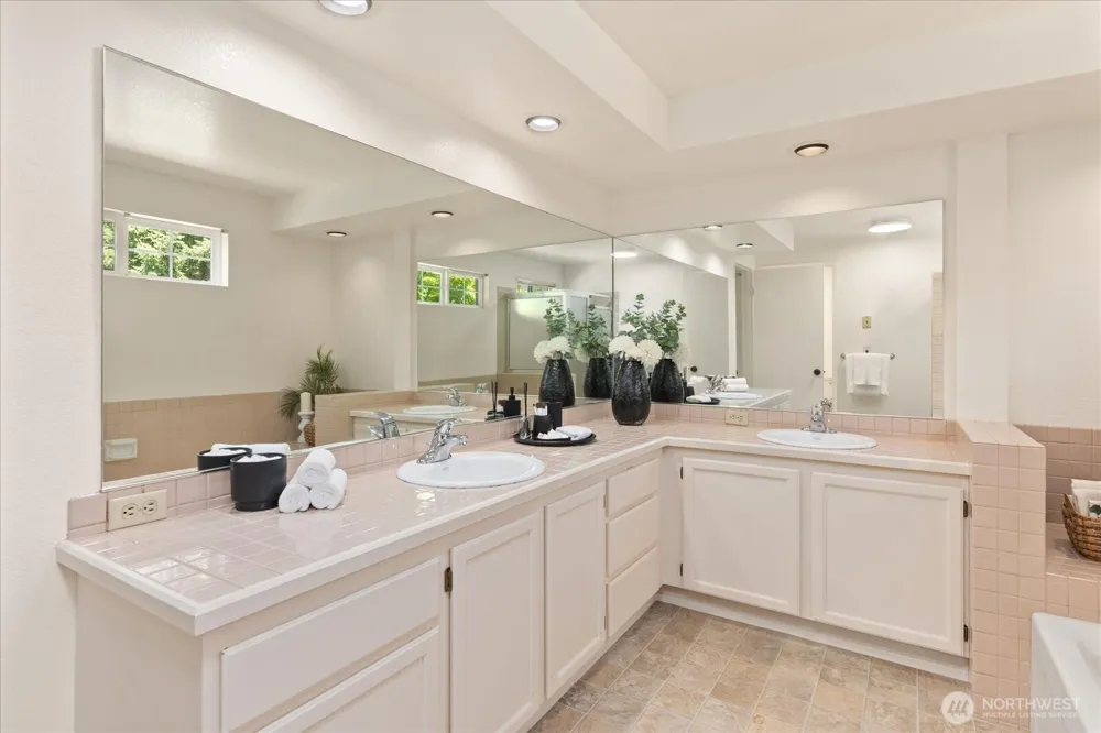 6631 114th Avenue SE Bellevue, WA 98006