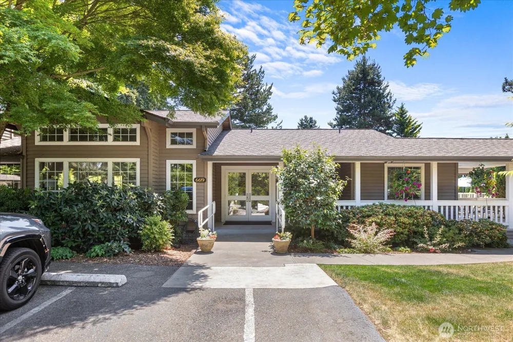 6631 114th Avenue SE Bellevue, WA 98006