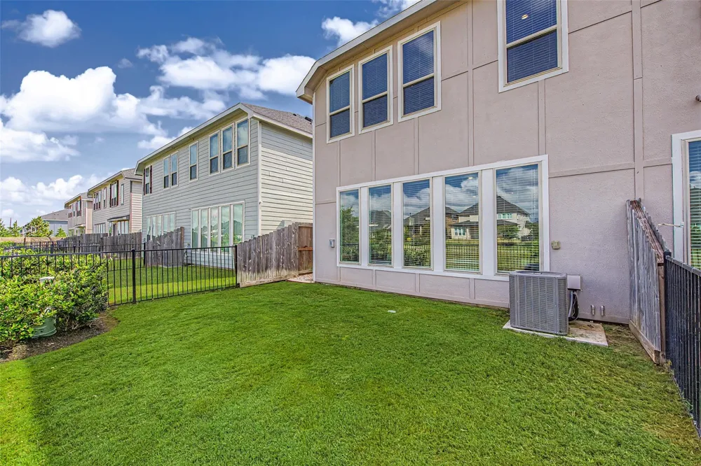 5630 Amber Brook Lane Fulshear, TX 77441