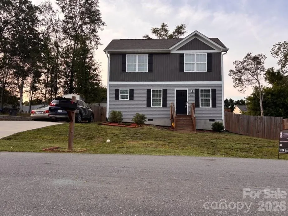 606 E Carpenter Street Dallas, NC 28034