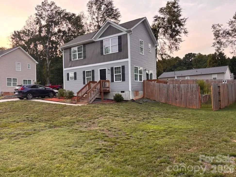 606 E Carpenter Street Dallas, NC 28034