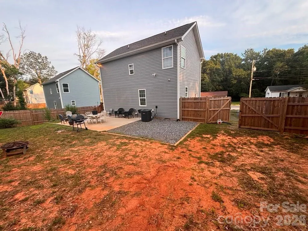 606 E Carpenter Street Dallas, NC 28034