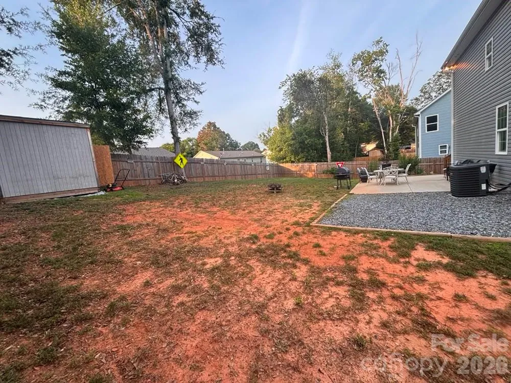 606 E Carpenter Street Dallas, NC 28034