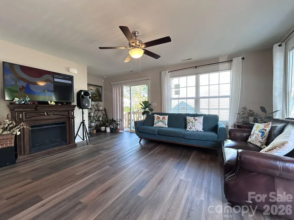 606 E Carpenter Street Dallas, NC 28034