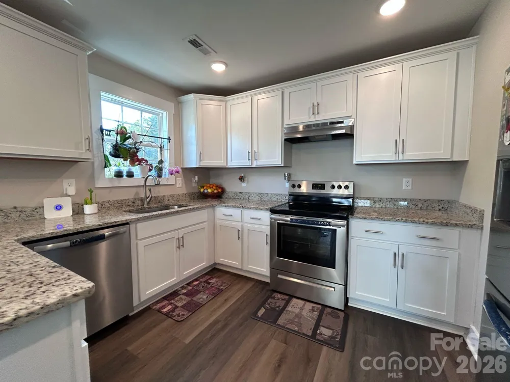606 E Carpenter Street Dallas, NC 28034