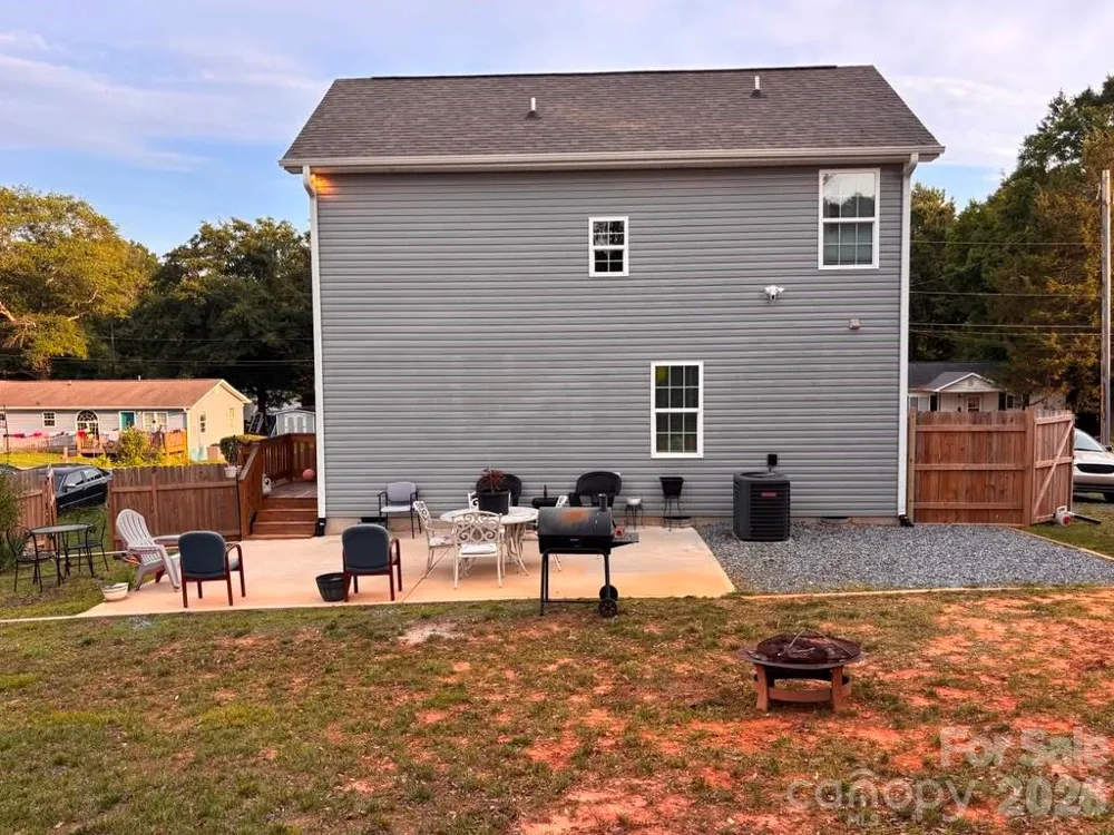 606 E Carpenter Street Dallas, NC 28034