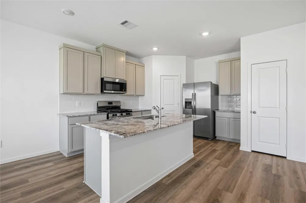 5114 Greengrass Willow Way Houston, TX 77048