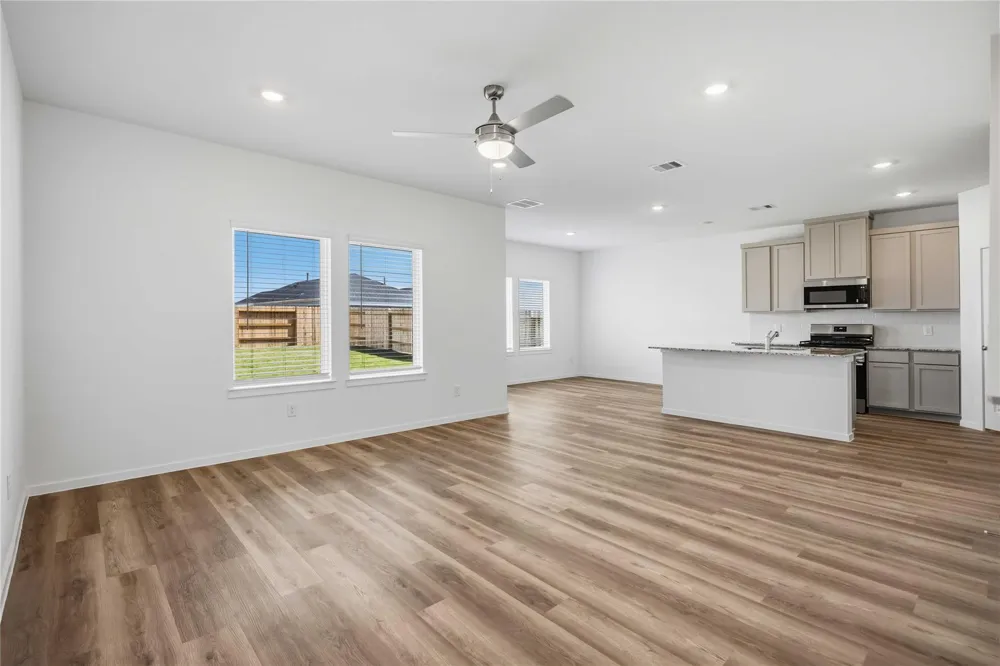 5114 Greengrass Willow Way Houston, TX 77048