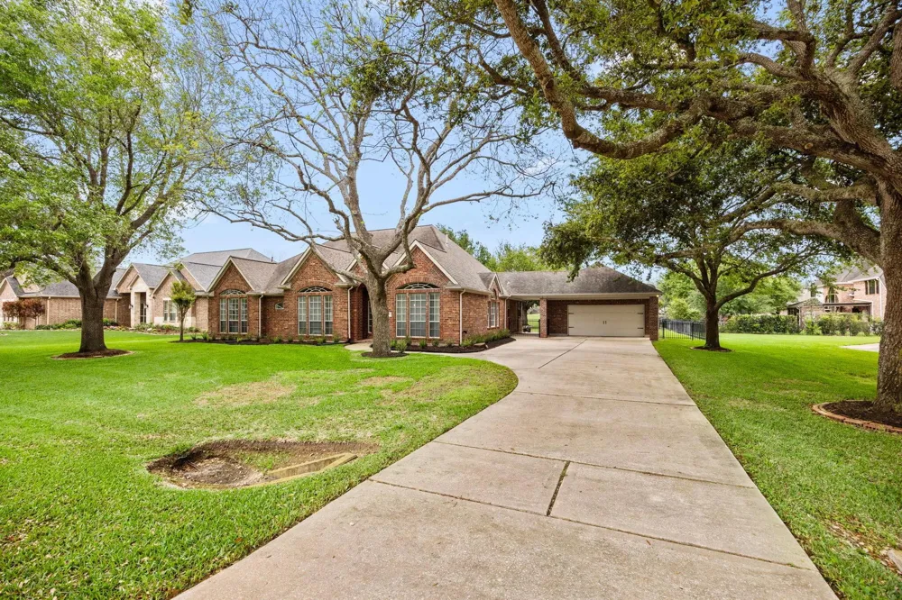 5210 Weston Drive Weston Lakes, TX 77441