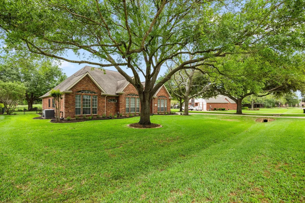 5210 Weston Drive Weston Lakes, TX 77441