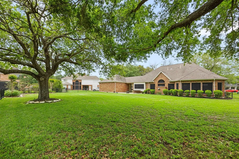 5210 Weston Drive Weston Lakes, TX 77441