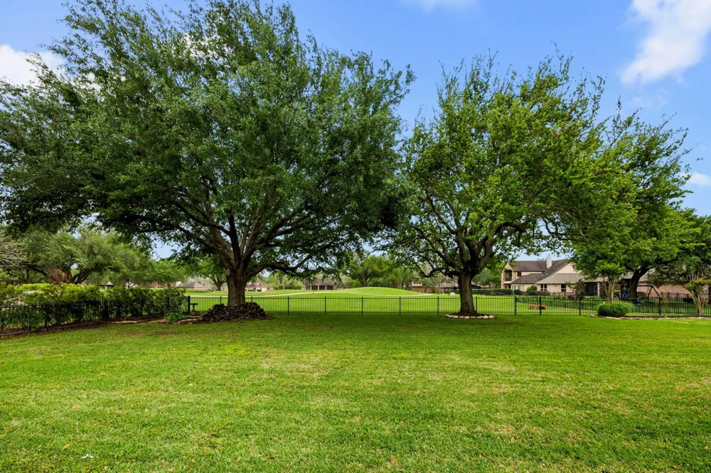 5210 Weston Drive Weston Lakes, TX 77441