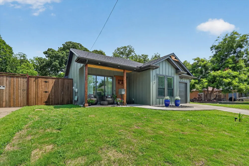 3210 Carpenter Avenue Dallas, TX 75215