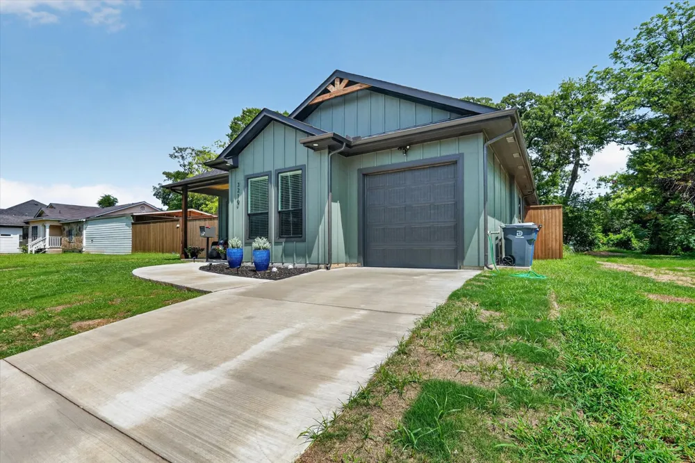 3210 Carpenter Avenue Dallas, TX 75215
