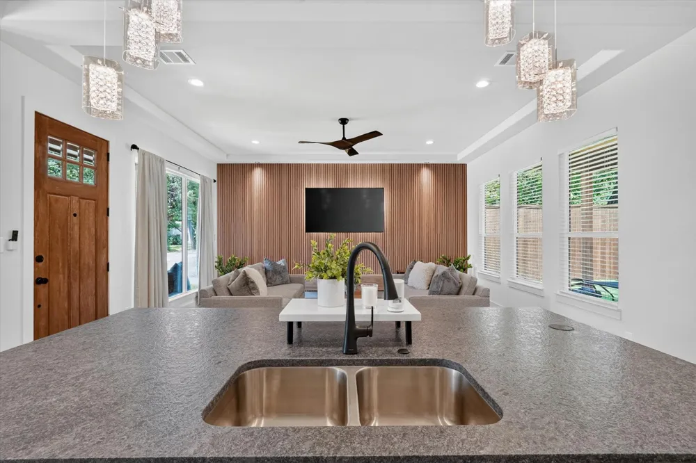 3210 Carpenter Avenue Dallas, TX 75215