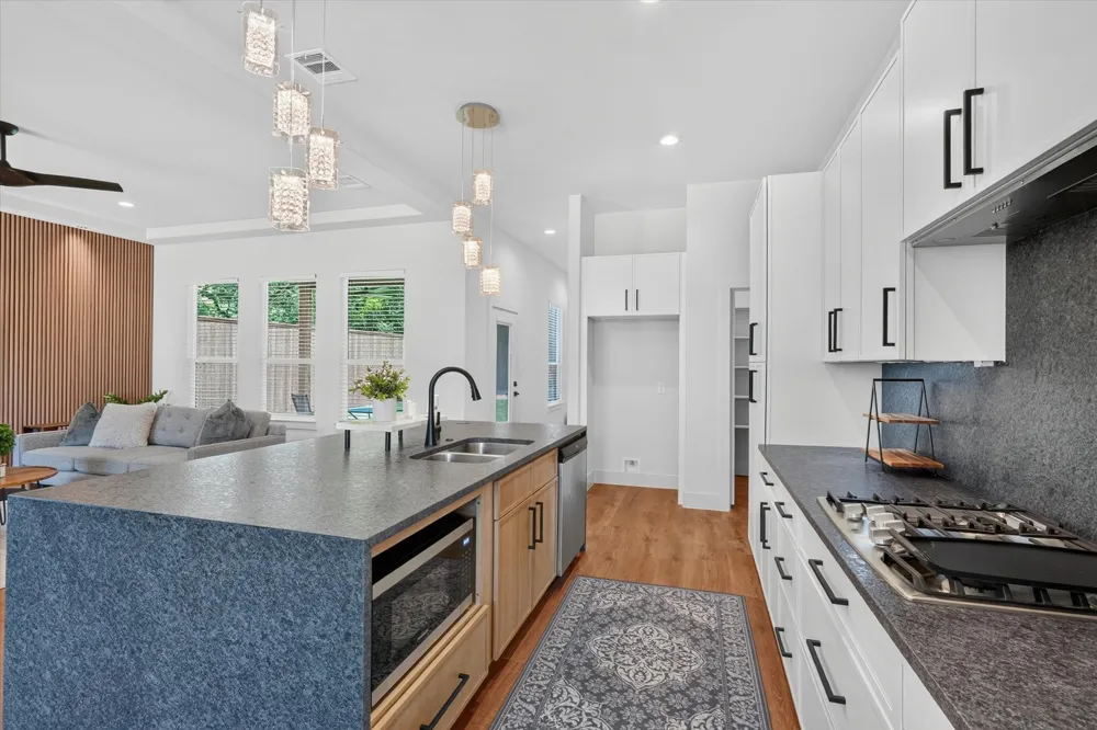 3210 Carpenter Avenue Dallas, TX 75215