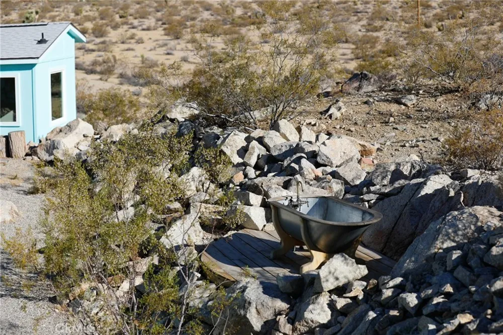 2432 Hilltop Joshua Tree, CA 92252
