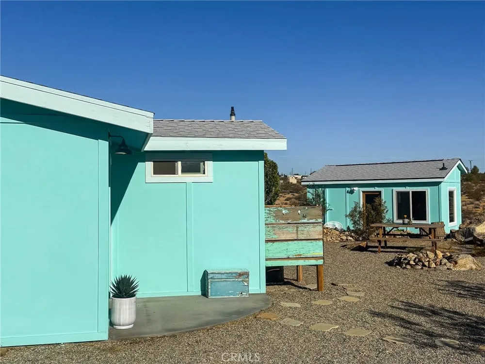 2432 Hilltop Joshua Tree, CA 92252