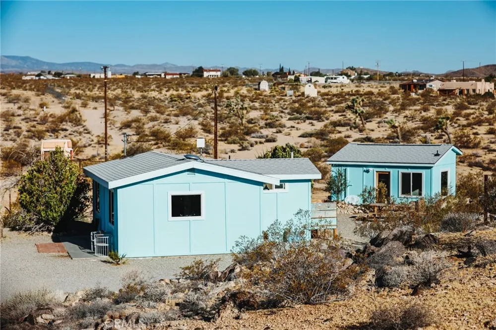 2432 Hilltop Joshua Tree, CA 92252