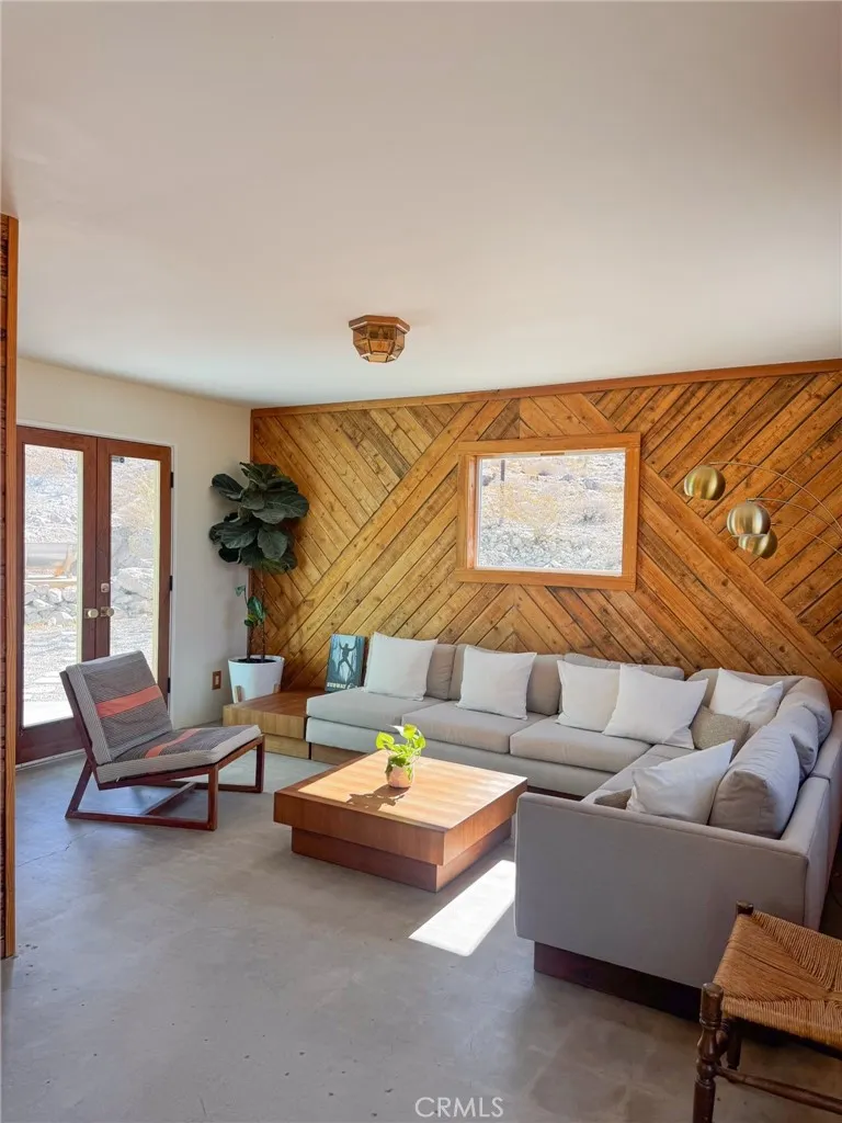 2432 Hilltop Joshua Tree, CA 92252