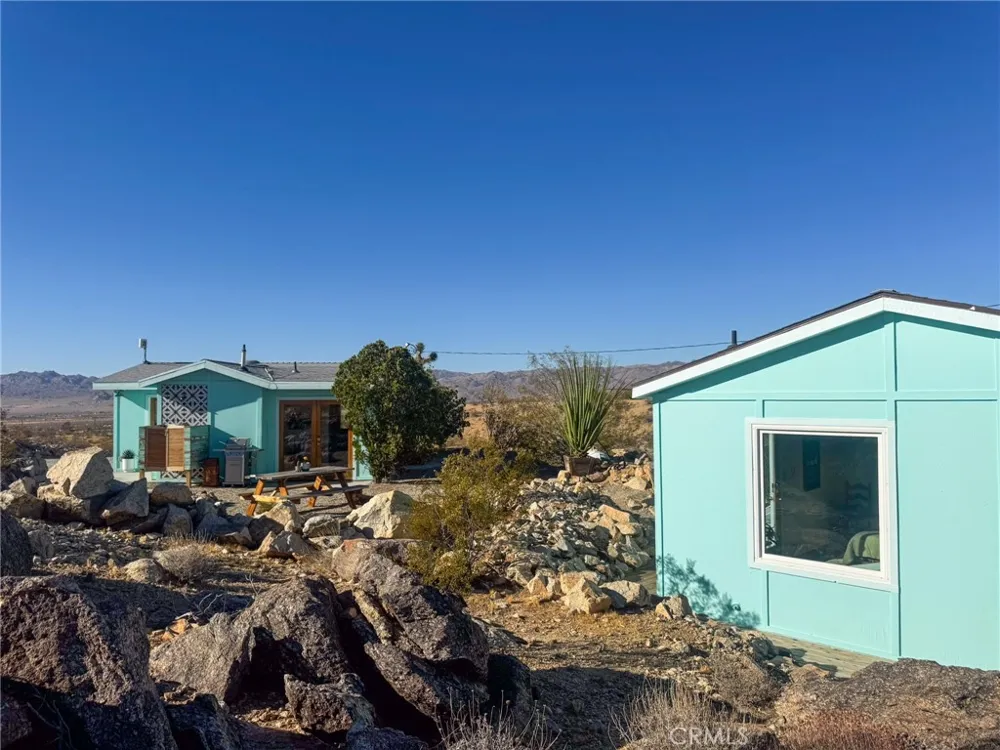 2432 Hilltop Joshua Tree, CA 92252